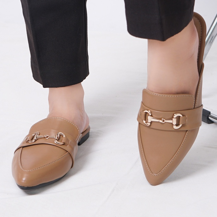 SARASARA YUK - SALSA Sepatu Sandal Wanita Slip On Mules Size 36 - 40 Casual Sendal Slop Teplek Flat Ujung Lancip Tertutup Anti Licin Warna Hitam Black Cream Brown Selop Premium 37 38 39 Perempuan Kekinian Terbaru Shoes ORI Original Mall Official Store