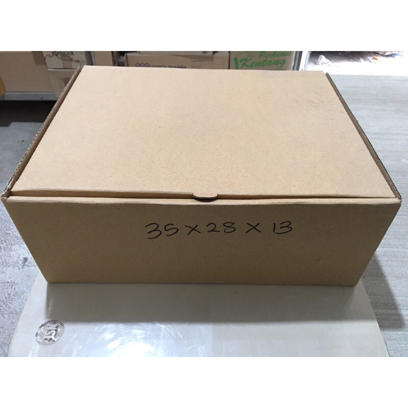 

35x28x13 cm box diecut karton kardus dus kemasan packaging kaos kue baju