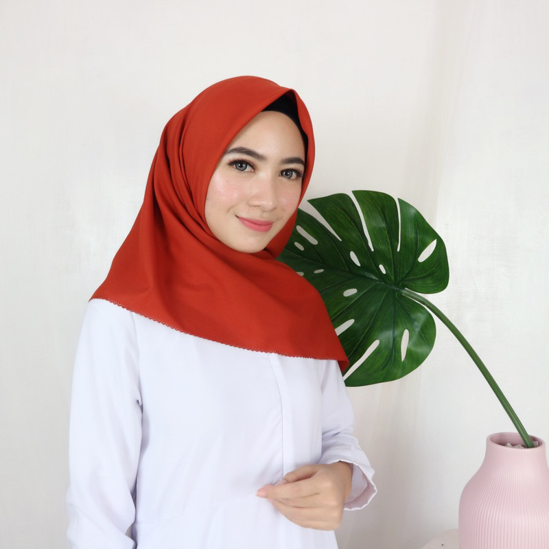 Jilbab Segiempat Umama Voal Miracle