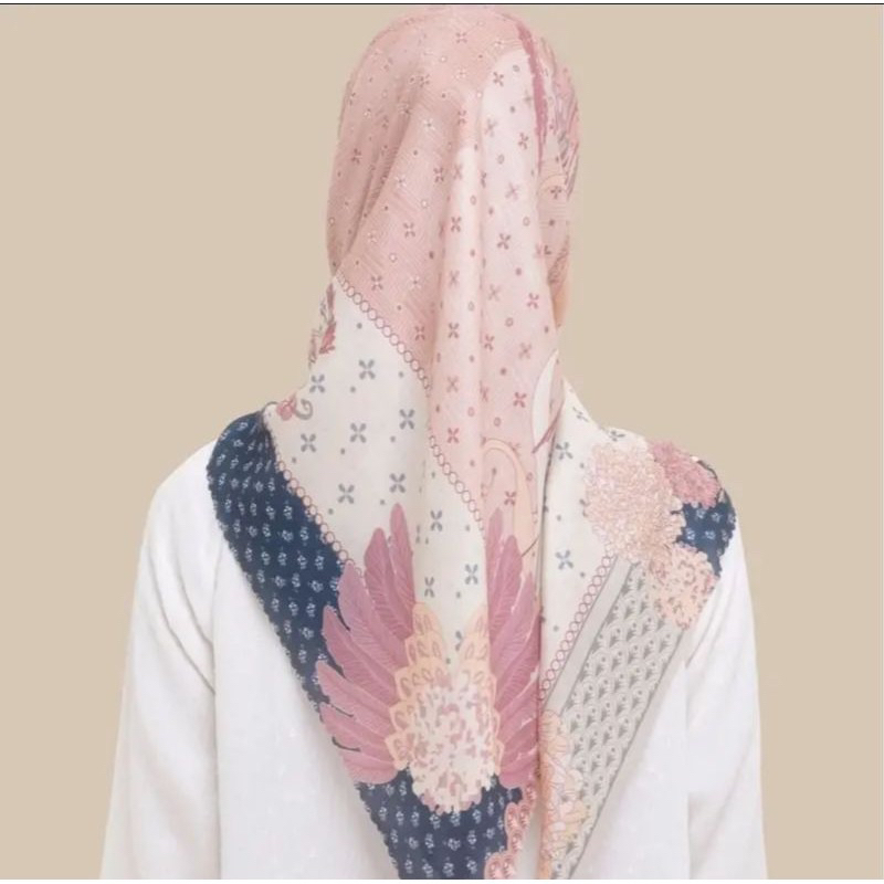 Dayu scarf wearing klamby