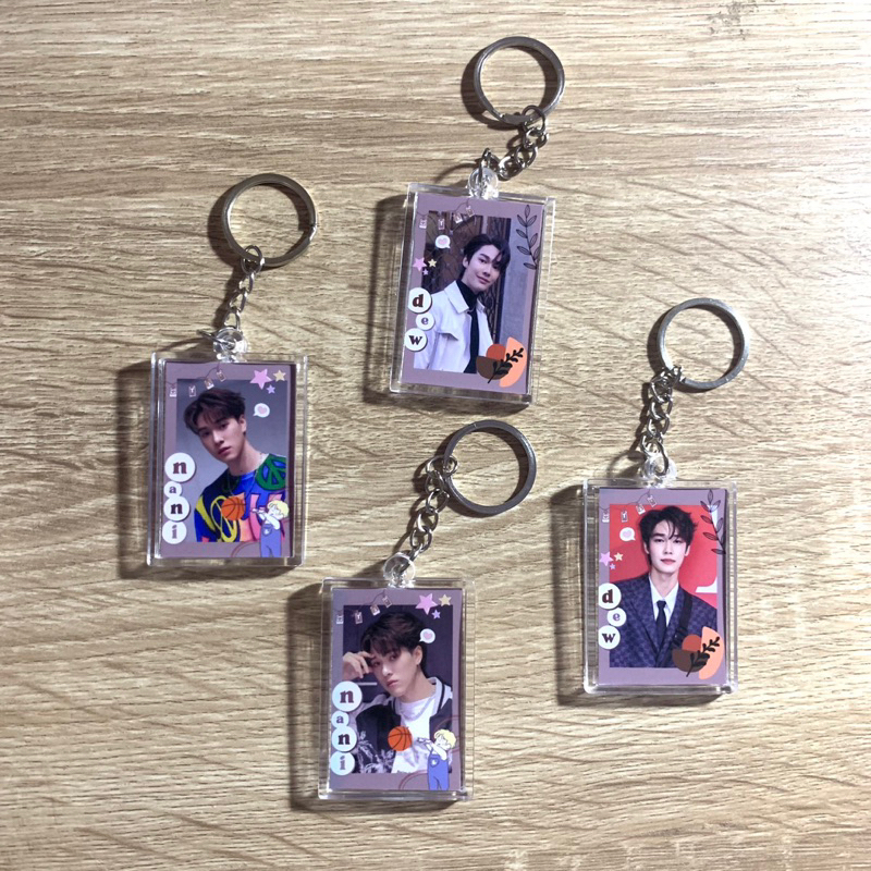 gantungan kunci akrilik insert dew jirawat nani hirunkit dewnani f4thailand aktor thailand