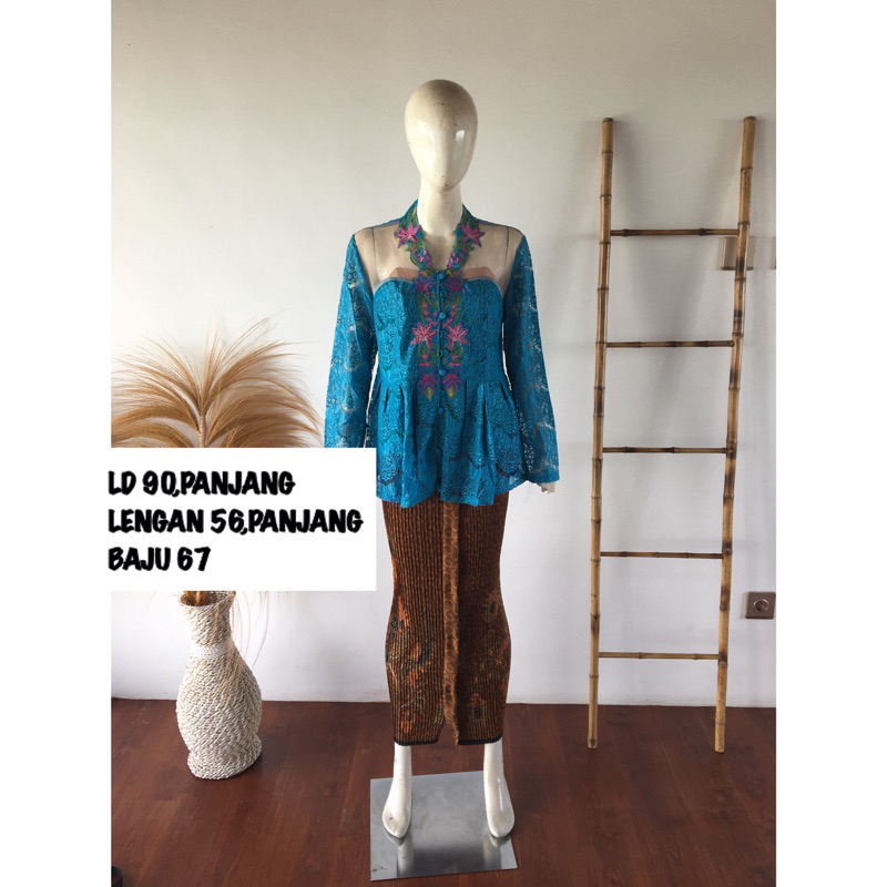 kebaya broklat biru