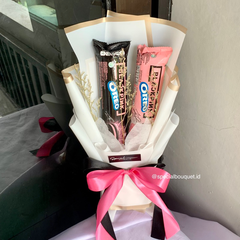 

BUKET BLACK PINK MURAH MERIAH BY SPECIALBOUQUET.ID