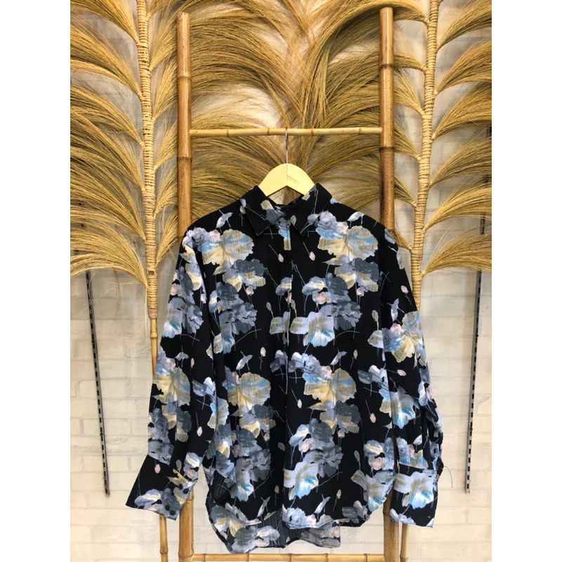 kemeja motif bunga wanita kekinian