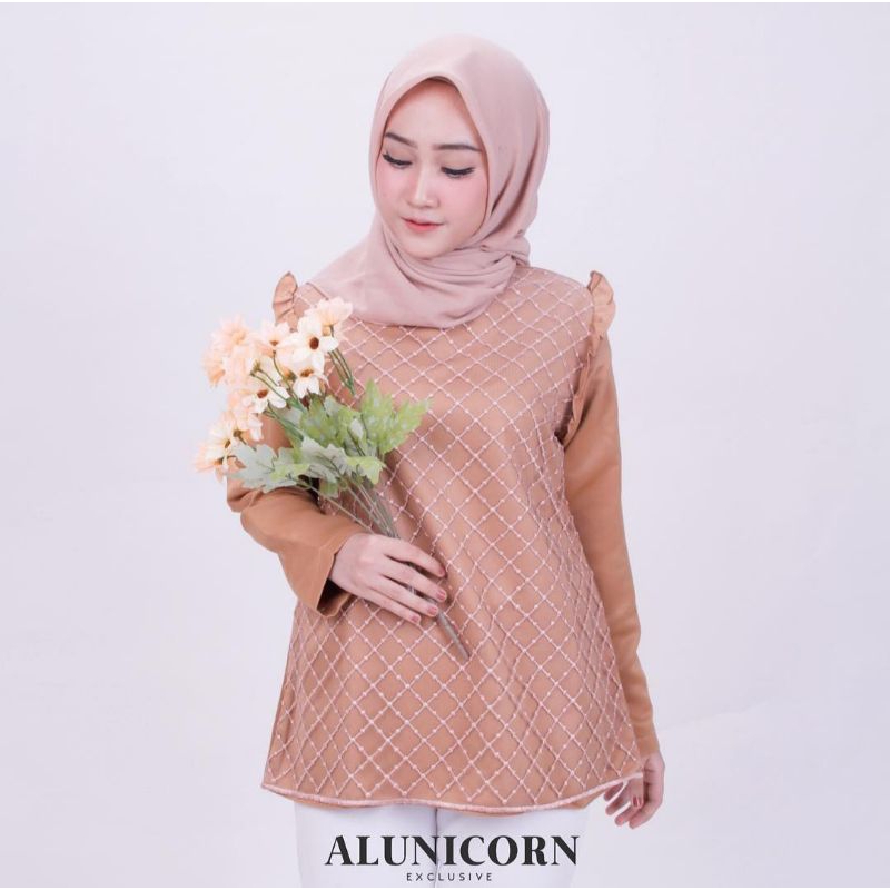 PRELOVED Diana Blouse tulle Alunicorn abbey dress ornella long shirt men shirt wearing klamby