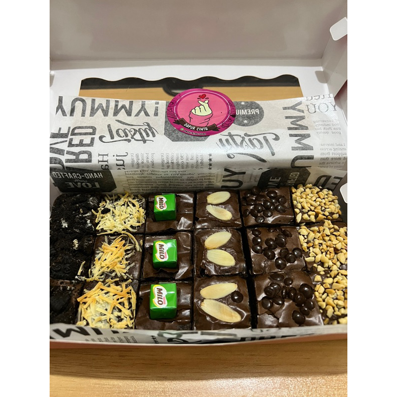 

Brownies Fudgy Dark cokelat Uk 20x10 Skat Isi 18pcs