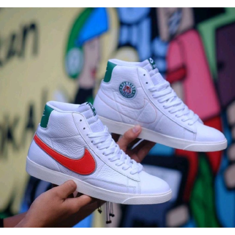 N*KE BLAZER MID x STRANGER THINGS