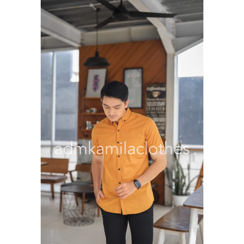 Kemeja pria cowok polos slimfit kasual basic HeM lengan pendek mustard