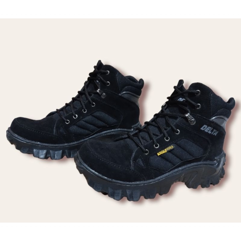 SEPATU SAFETY BOOTS DELTA PENDEK HITAM PRIA UJUNG BESI