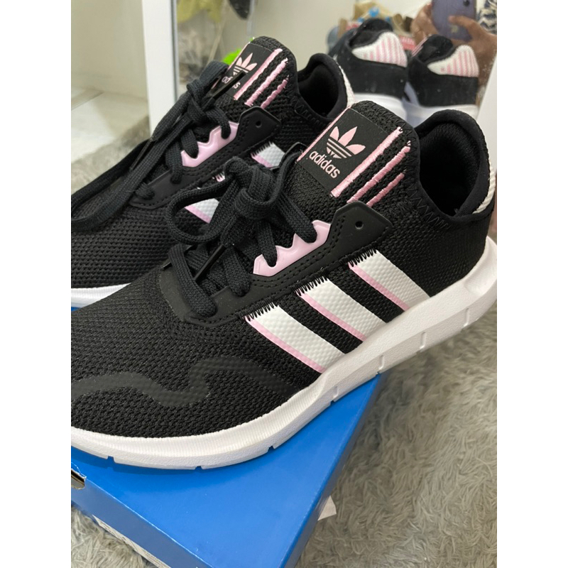 ADIDAS Original Sepatu Swift Run X Wanita Hitam Sneakers FY5441