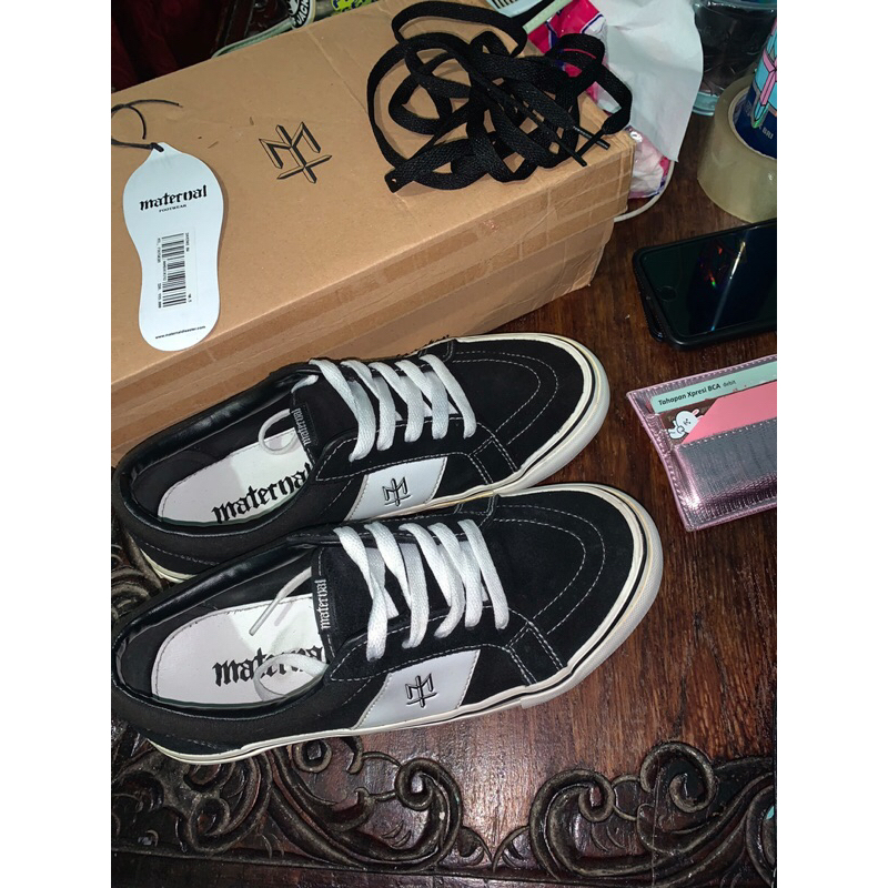 (SOLD) sepatu maternal inverni bw low