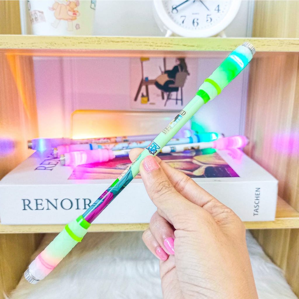 PULPEN PUTAR MAGNET LED LAMPU MOTIF ONE PIECE BOLPEN KARAKTER ANIME UNIIK PENA MURAH ALAT TULIS KANTOR