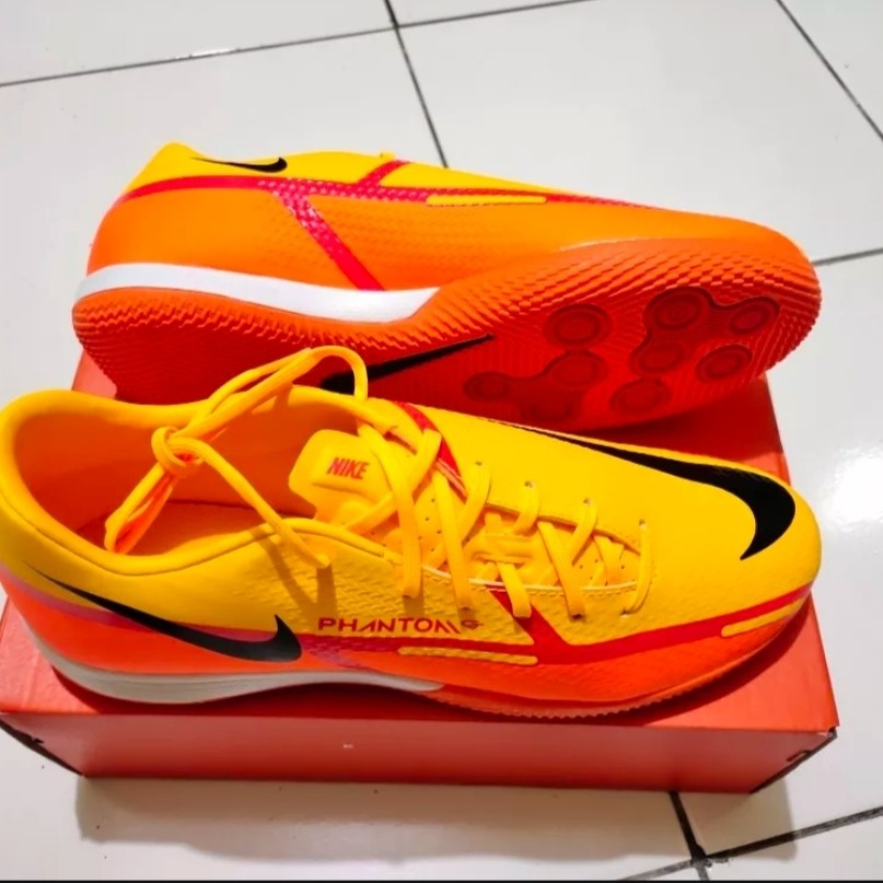 Sepatu Futsal Nike Phantom GT2 Academy IC Indoor [ORIGINAL]