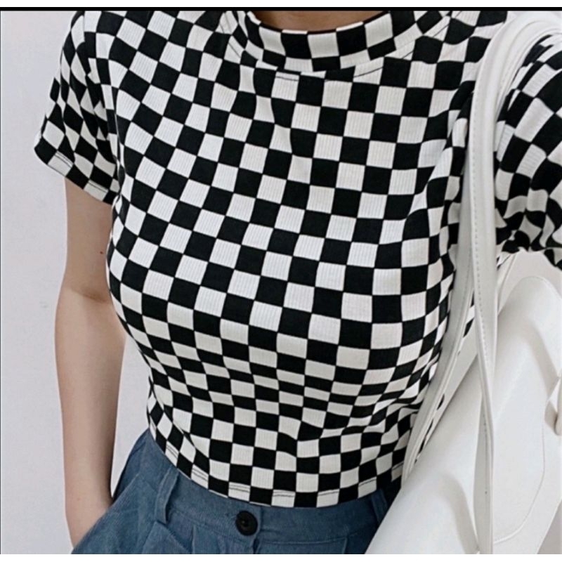 Kaos Catur Hitam Putih Checker Crop Top