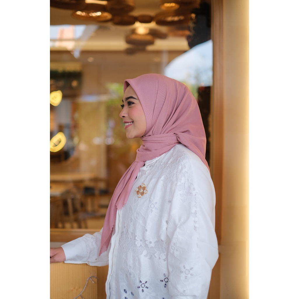 Shanum Scarves - Shakila Voal Hijab Segiempat Lasercut