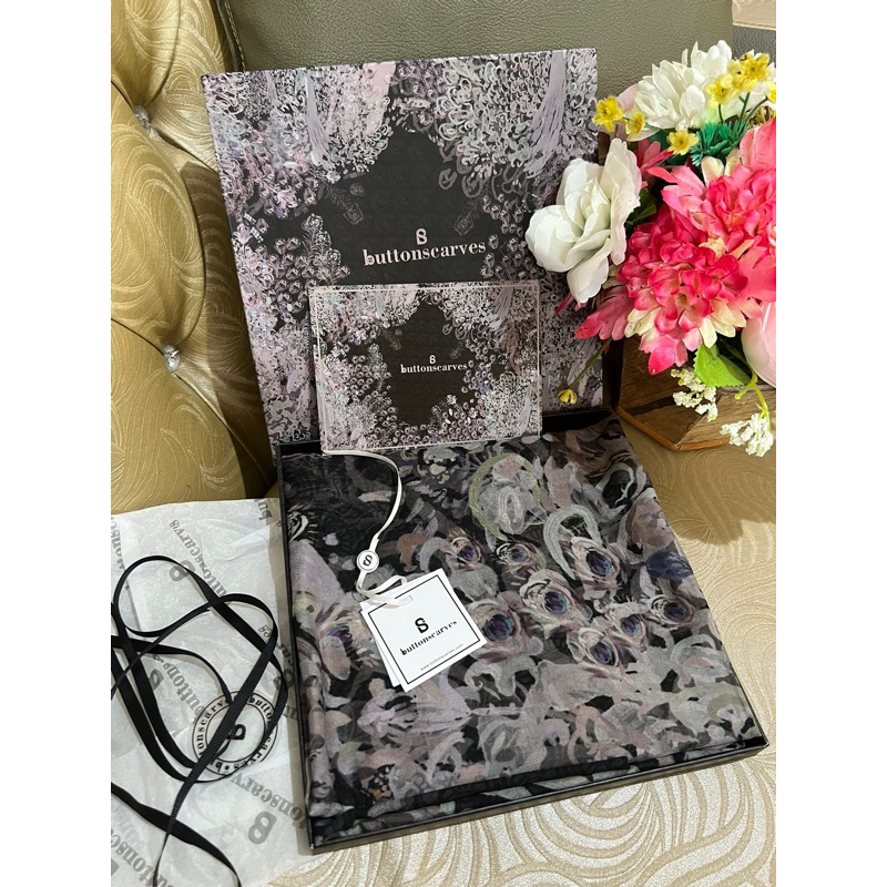 BUTTONSCARVES - EDERA SERIES