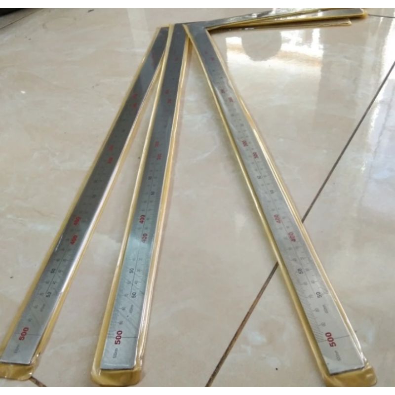 

PENGGARIS SIKU STAINLES STEEL 250 MM X500 MM penggaris siku pasekon