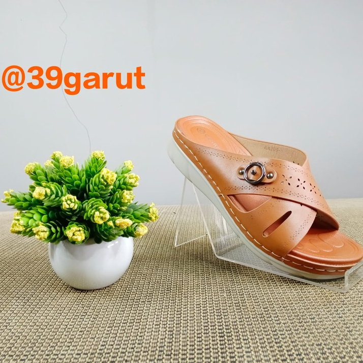 Sandal Wedges Wanita Clarette