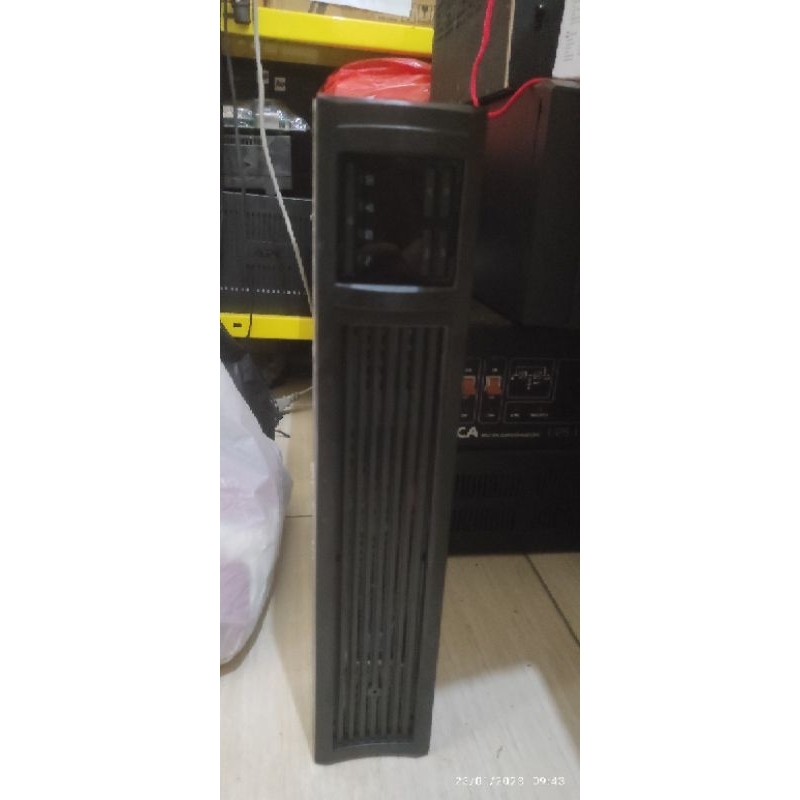 LAZEDIA - UPS APC SMT2200RMI2U 2200 VA 1980 Watt