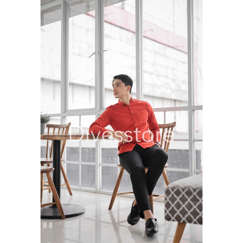 Kemeja pria cowok polos slimfit kasual basic HeM lengan panjang merah bata