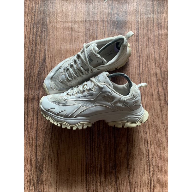SEPATU NATGEO