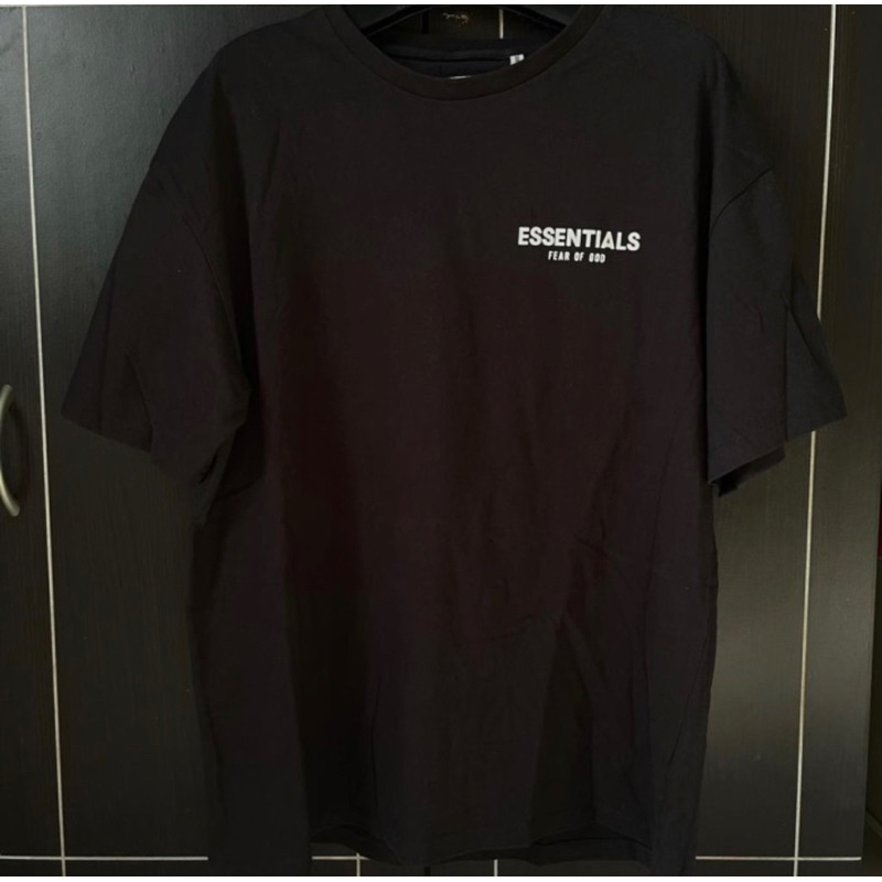 Kaos Essentials Hitam Original