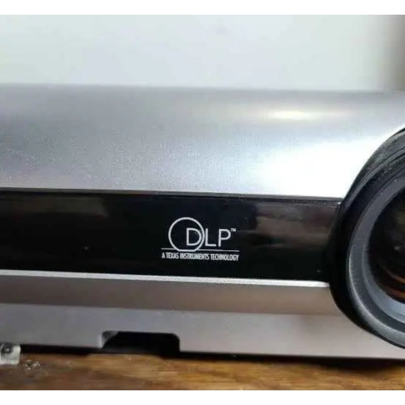 Jual proyektor thosiba/Bantu temen