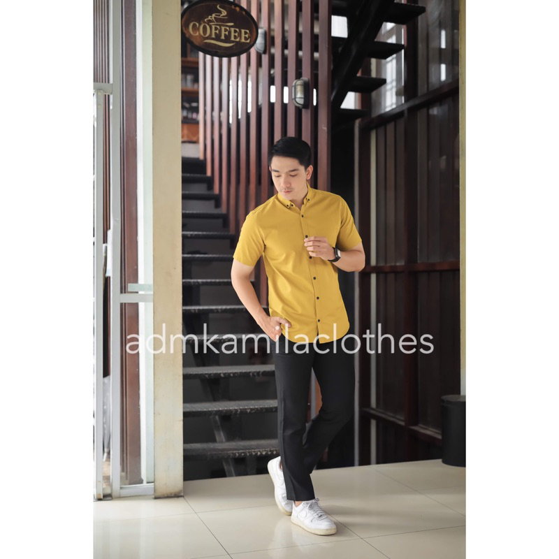 Kemeja pria cowok polos slimfit kasual basic HeM lengan pendek lemon lime