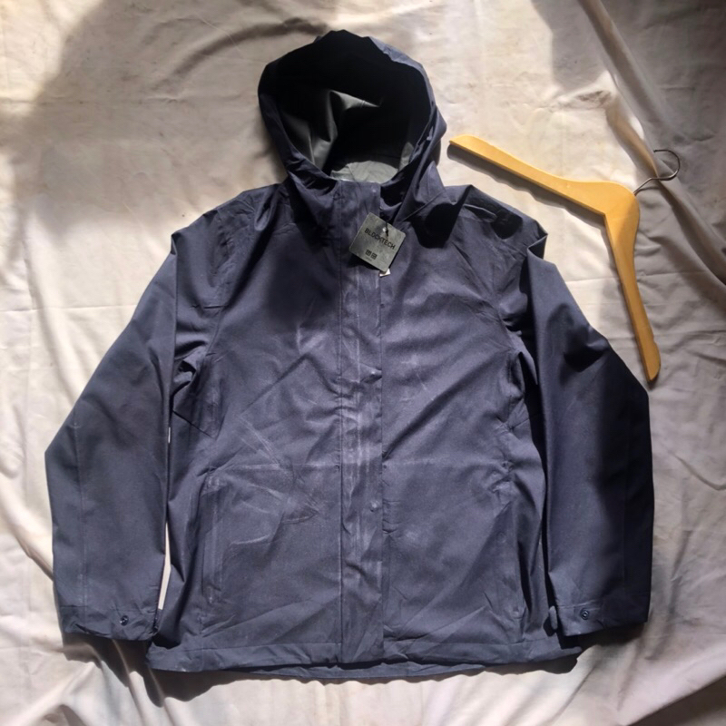 Jaket Uniqlo Blocktech Waterproof Windproof BNWT