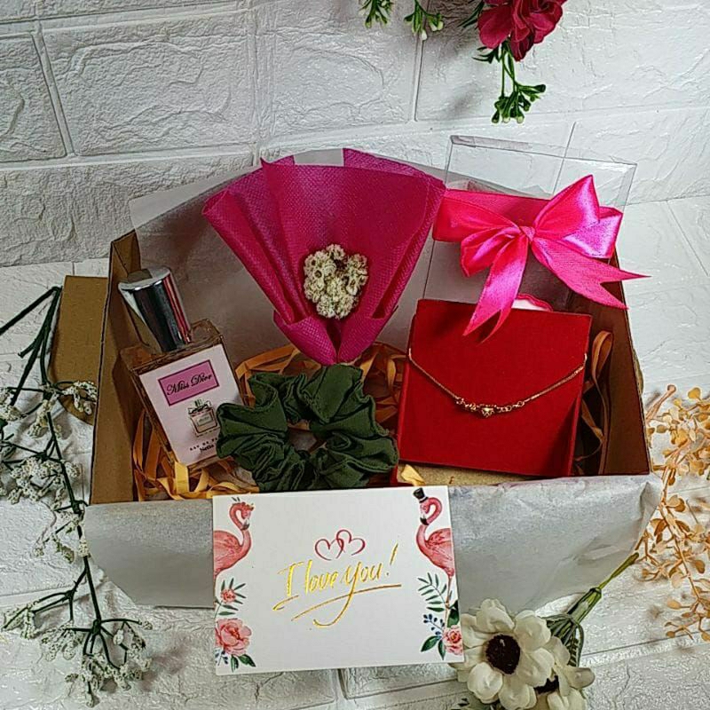 Hampers Wanita Hampers Cewek Hampers Ultah Hampers Valentine Hampers Ulang Tahun Kado Valentine Kado Ultah Kado Ulang Tahun Kado Wanita Kado Cewek Hadiah Ultah Hadiah Valentine Hadiah Anniversary Kado Anniversary Kado Wisuda Hampers Wisuda