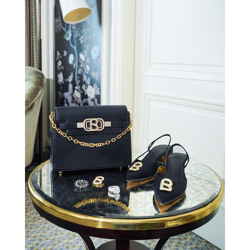 SARAH BAG BUTTONSCARVES