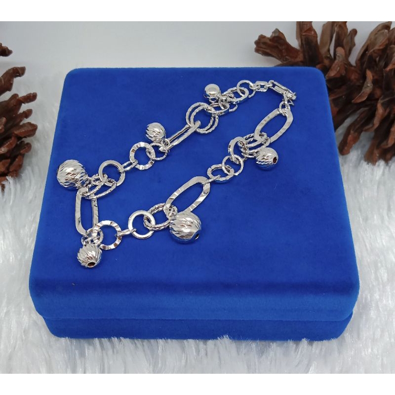 gelang fashion gantung mainan bola ukir, emas putih kadar 375(8k)