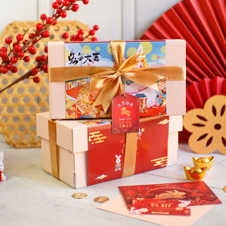 Hampers Imlek / CNY Hampers / Parcel Imlek - Semi Hardbox - Oatmeal Cookies + Red Velvet Cookies + Kacang Mede + Miniatur Naga + FREE KARTU + PITA + VOUCHER + BUBBLE WRAP | LUCKYBITE