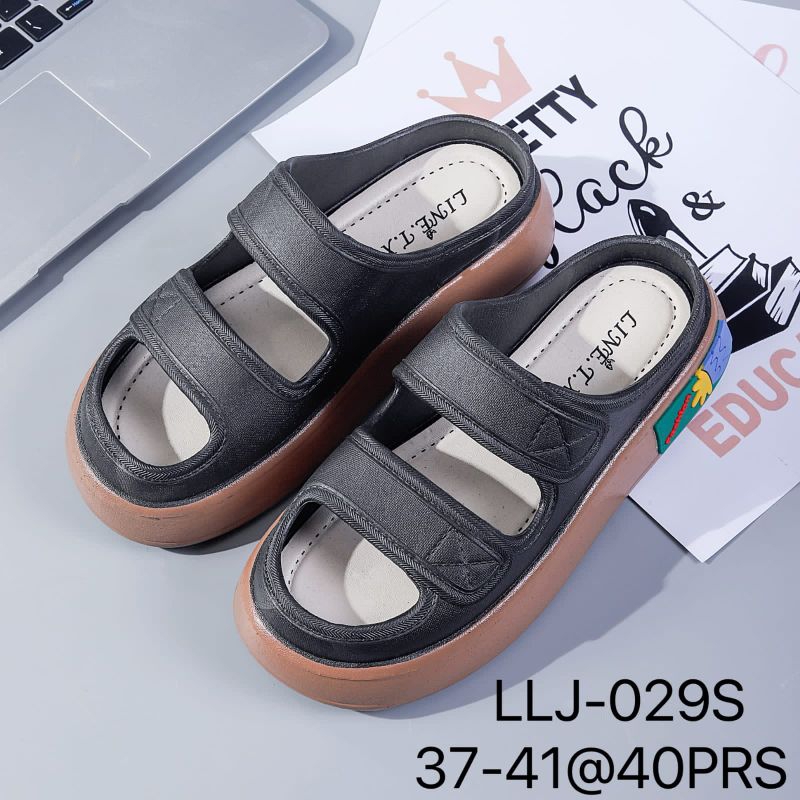 Sandal Wedges Wanita Slop Ban Dua Kekinian Hitam Polos 029