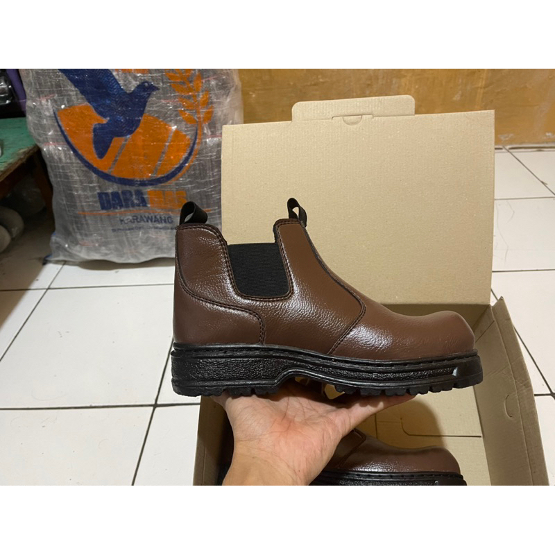 sepatu pria, sepatu ujung besi ,sepatu safety pria, sepatu safety kings ujung besi