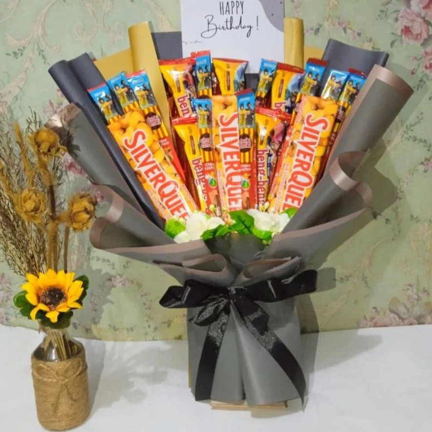 

Buket snack / buket ulang tahun / buket hadiah / buket wisuda / buket lamaran / set hadiah