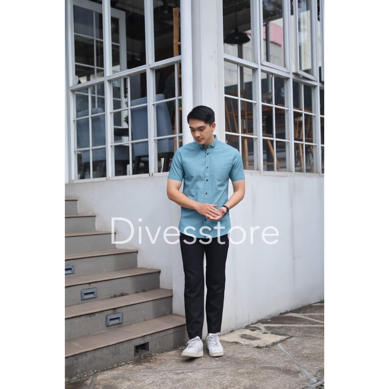 Kemeja pria cowok polos slimfit kasual basic HeM lengan pendek biru mint