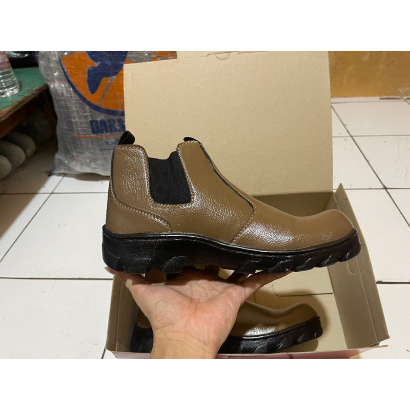 sepatu pria, sepatu ujung besi ,sepatu safety pria, sepatu safety kings ujung besi