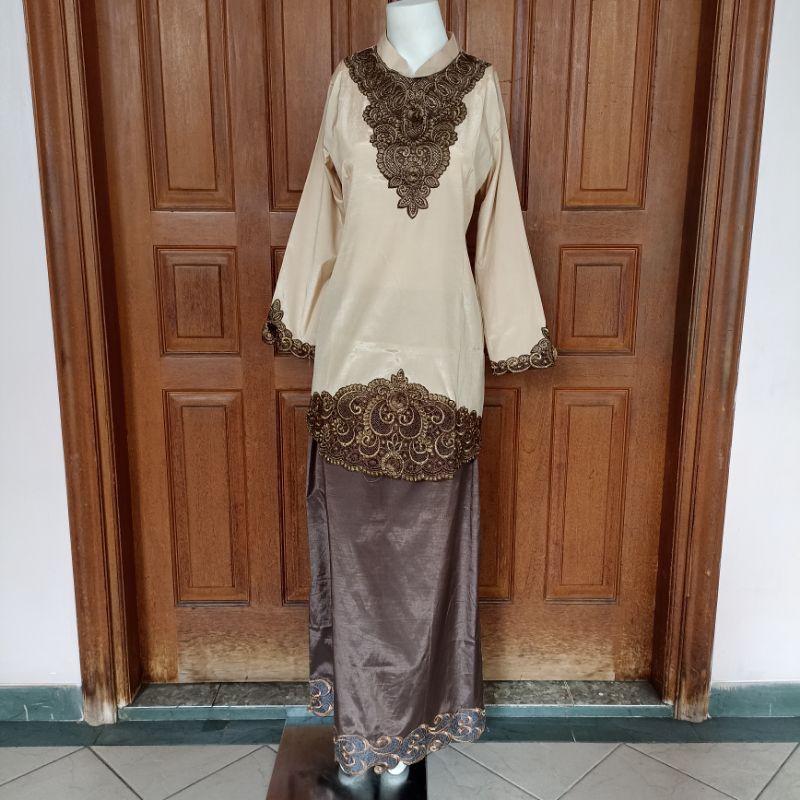 Setelan Baju Kurung Melayu