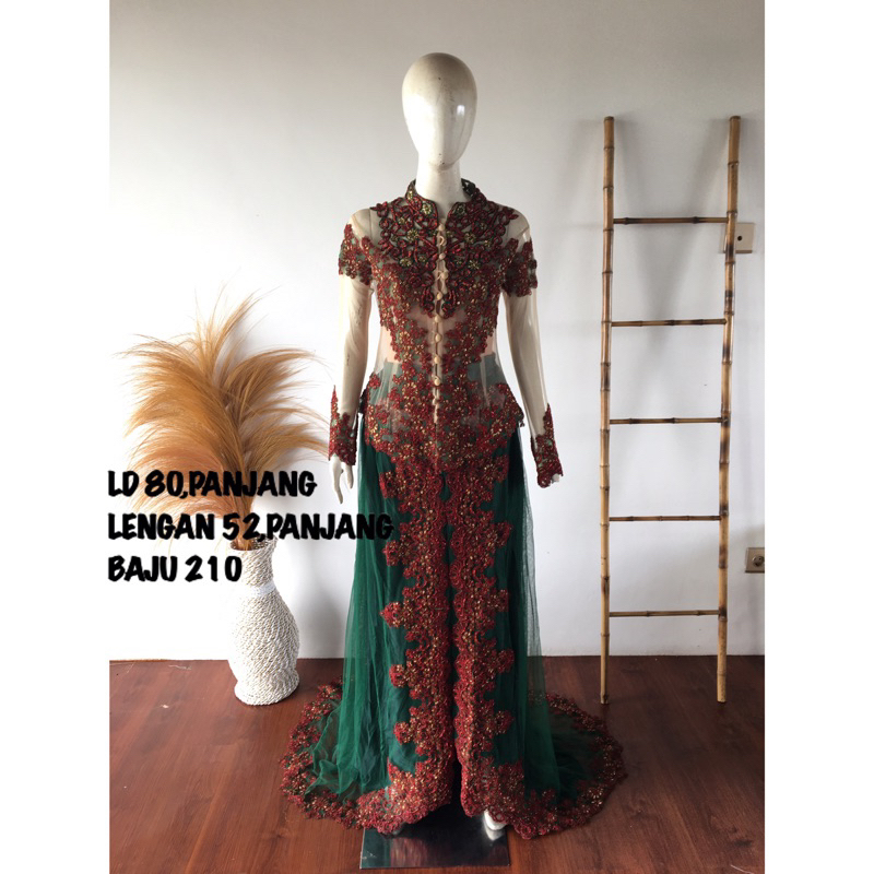 kebaya pengantin marun kombinasi hijau