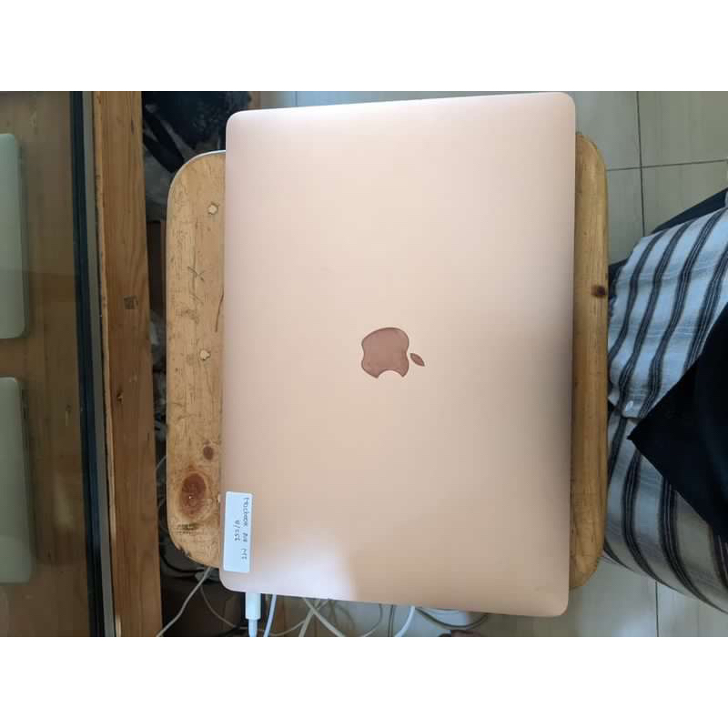 (FREE CASE) MacBook Air Retina 13&quot;inch M1 2020 second Original HARGA EKONOMIS - M1 8/256 FS