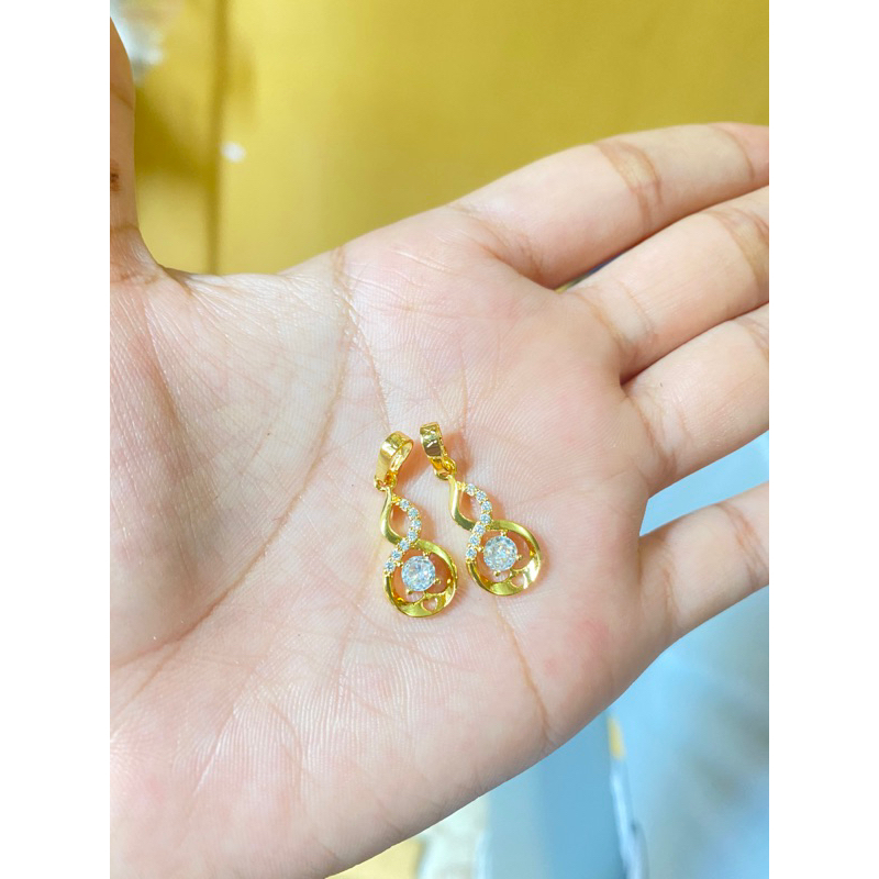 Liontin model angka 8 permata warna 24 k