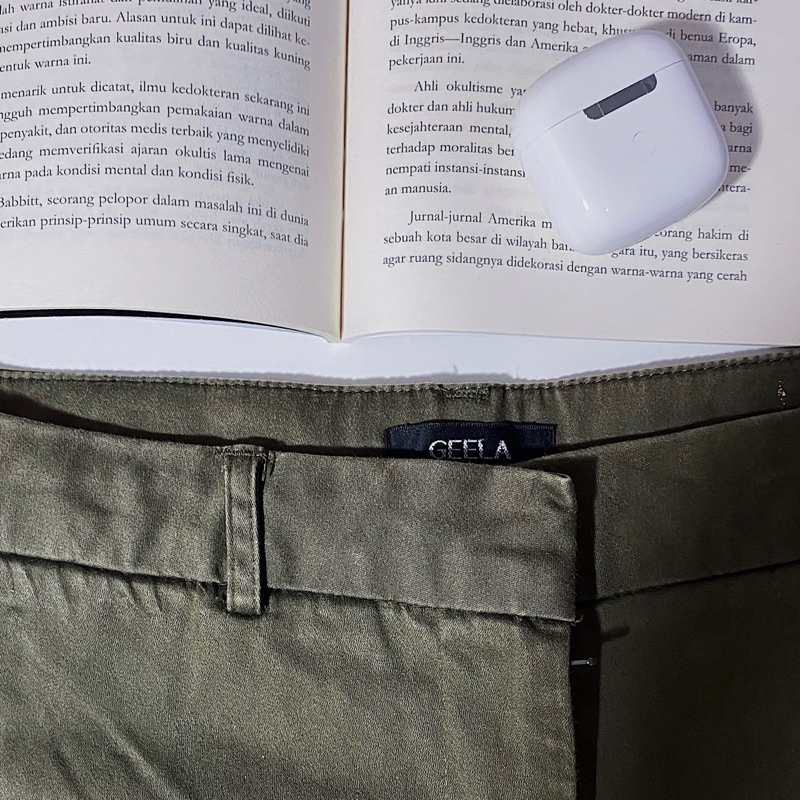 [PRELOVED] CELANA PANJANG GEELA ORIGINAL