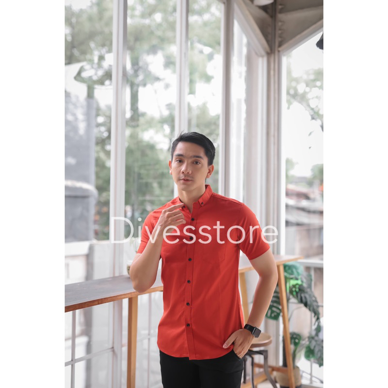 Kemeja pria cowok polos slimfit kasual basic HeM lengan Pendek merah bata