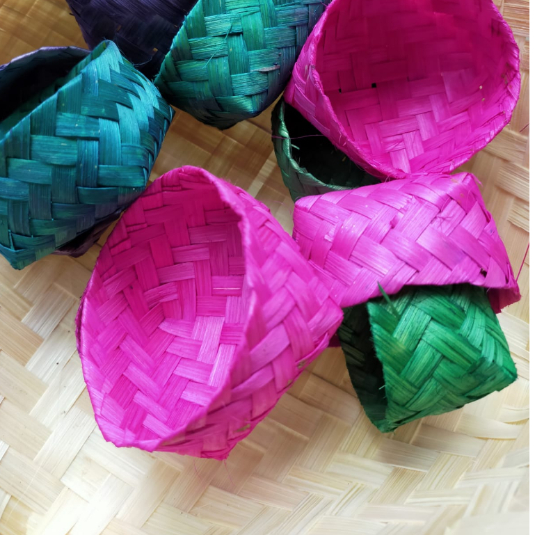 

besek warna mini 5 x5 x 4 dan 12x12 x 5 cm