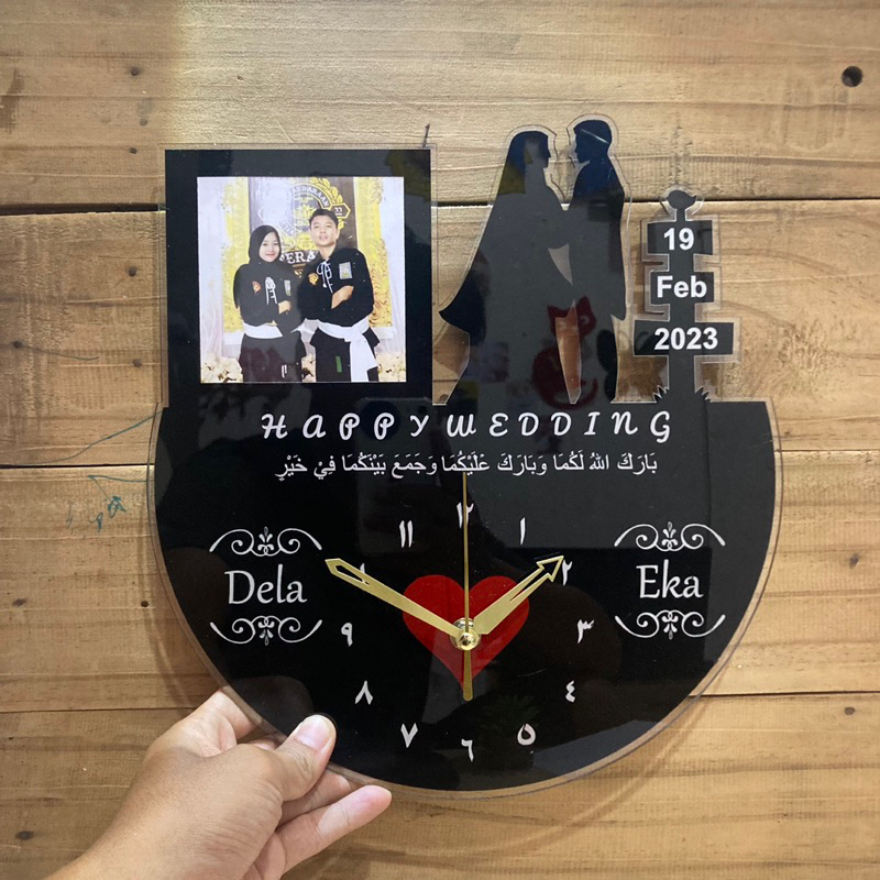 

Kado Pernikahan Custom Jam Akrilik Bonus Box Kado dan Pita