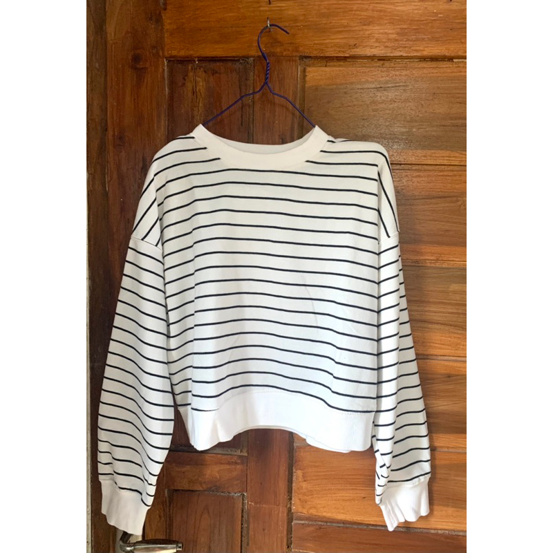 PRELOVED ZANO BASIC SWEATER CROP DANICA