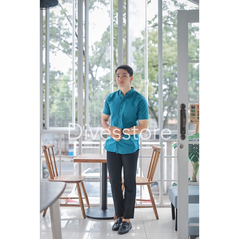 Kemeja pria cowok polos slimfit kasual basic HeM lengan pendek biru tosca