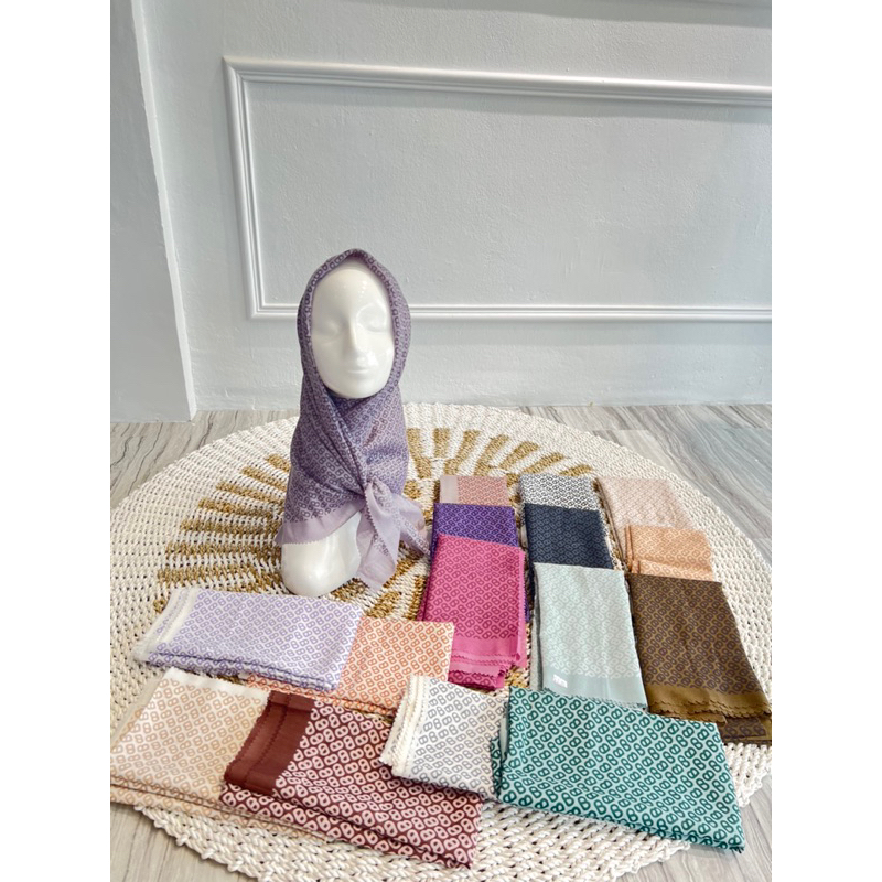 Hijab segi empat button scarf