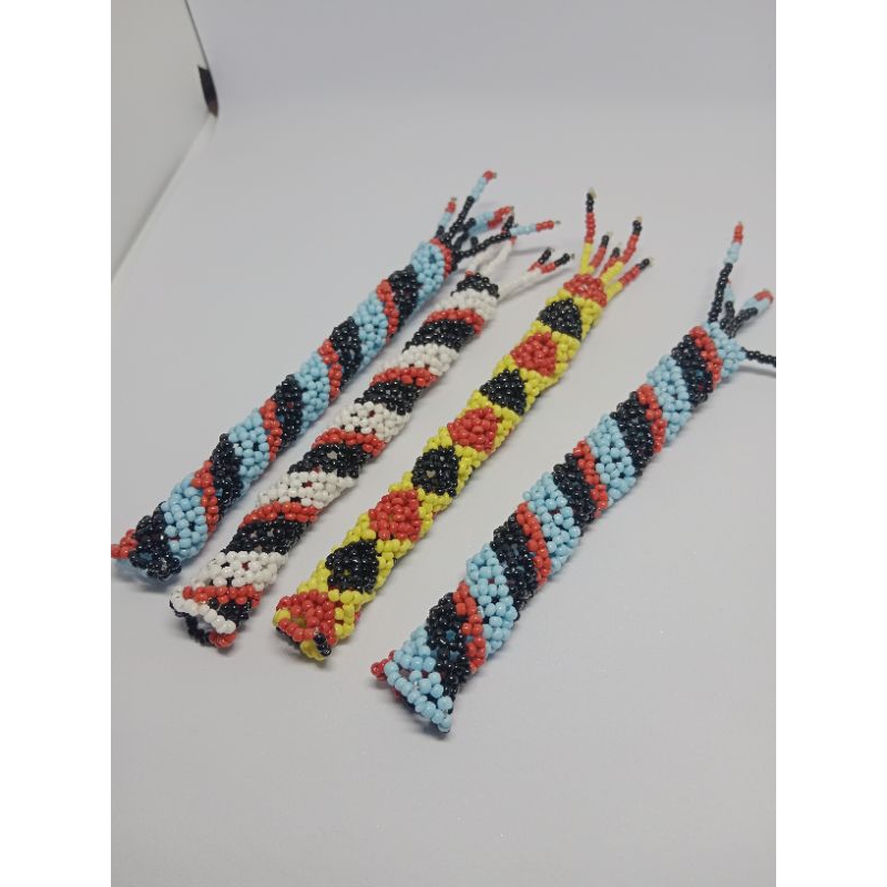 

souvenir sarung pulpen dari manik